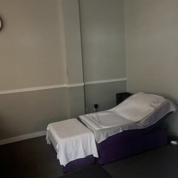 SKY Massage - Random bed in the front office waiting area