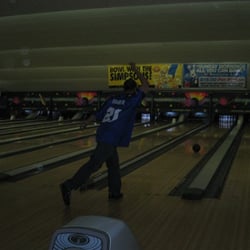 Whitestone Lanes - Dec 2007: Behold, a glimpse of greatness.