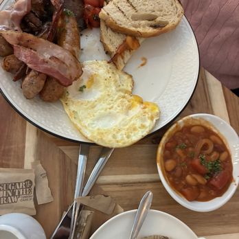 Chapel Street - The Full Australian - Cafes Near Me - Chicago, Illinois