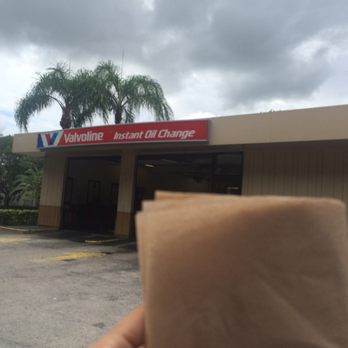 Valvoline Instant Oil Change - Entrance - Oil Change Stations Near Me - Miami, Florida Valvoline Instant Oil Change - Entrance - Oil Change Stations Near Me - Miami, Florida