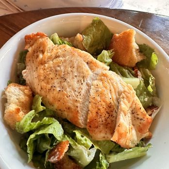 Honeysuckle - Chicken Cesar salad - New American Near Me - Berea, Kentucky