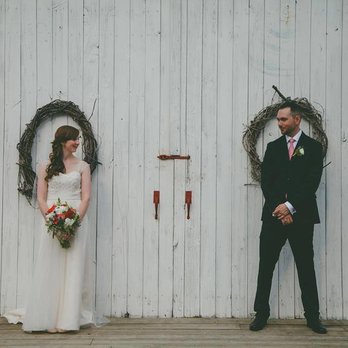 Izzo's White Barn Winery - a bride and groom - Wineries Near Me - Cayuga, New York Izzo's White Barn Winery - a bride and groom - Wineries Near Me - Cayuga, New York