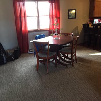 Hoedebecke Flooring - a dining room with a table and chairs - Carpeting Near Me - Effingham, Illinois Hoedebecke Flooring - a dining room with a table and chairs - Carpeting Near Me - Effingham, Illinois