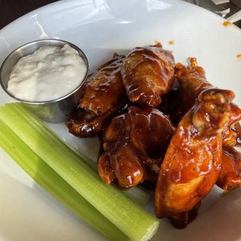 The Committed Pig - Wings - American Near Me - Summit, New Jersey