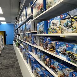 Bricks & Minifigs