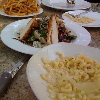 Chelsea's Kitchen - Mac and Cheese, Fries, and Crispy Chicken and Spinach Salad - New American Near Me - Phoenix, Arizona