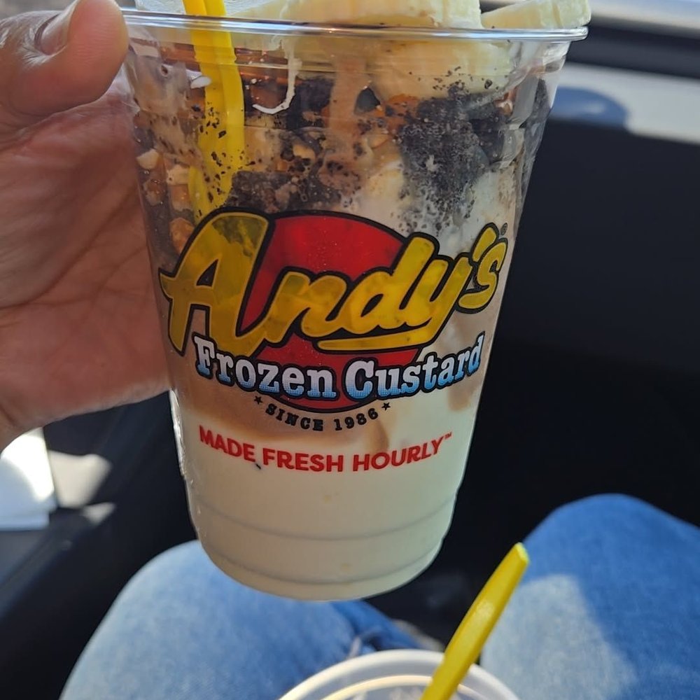 Andy's Frozen Custard - Sundae with Bananas Cheesecake, Pretzels, & Oreos - Desserts Near Me - Orlando, Florida