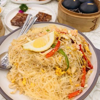 Pearl Bay Manor - Thai style fried rice noddles - Dim Sum Near Me - Dublin, California