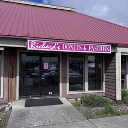 Richard's Donuts & Pastries - Storefront