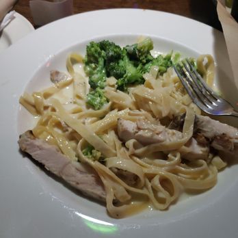 Applebee's Grill + Bar - So there was a penne pasta piece in my fettuccine. The pasta itself was very oilly and the chicken tasted slimey. - Sports Bars Near Me - Wilmington, Delaware