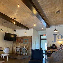 Good seating and tables