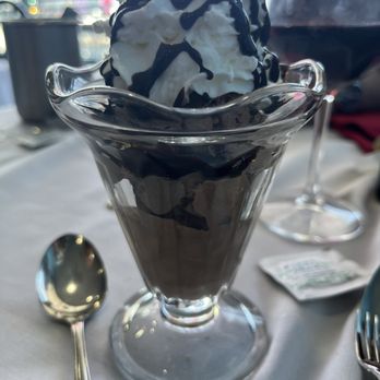 3 Flags Restaurant - Chocolate ice cream sundae - Portuguese Near Me - Lacey Township, New Jersey