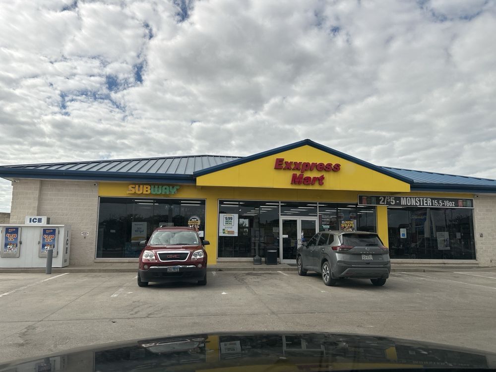 Exxon Food Mart Logo