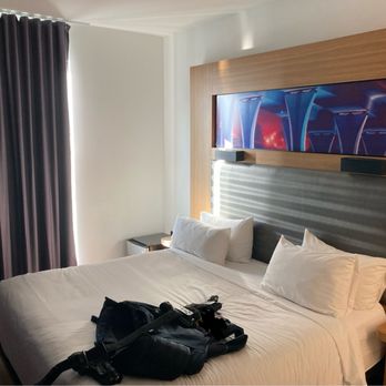 Aloft by Marriott Miami - Brickell - Bed - Hotels Near Me - Miami, Florida Aloft by Marriott Miami - Brickell - Bed - Hotels Near Me - Miami, Florida