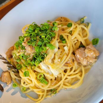 Rigo - Chicken and soy sauce in fresh pasta - Spanish Near Me - Honolulu, Hawaii