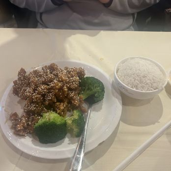 Hing Kee Restaurant - Sesame chicken - Vietnamese Near Me - Chicago, Illinois