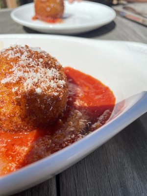 Tolli’s Trattoria by null