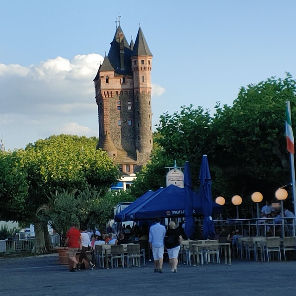 Al Fiume - Rapunzel-esque tower overlooking the restaurant. Access to a bridge - Italian Near Me - Worms, RP