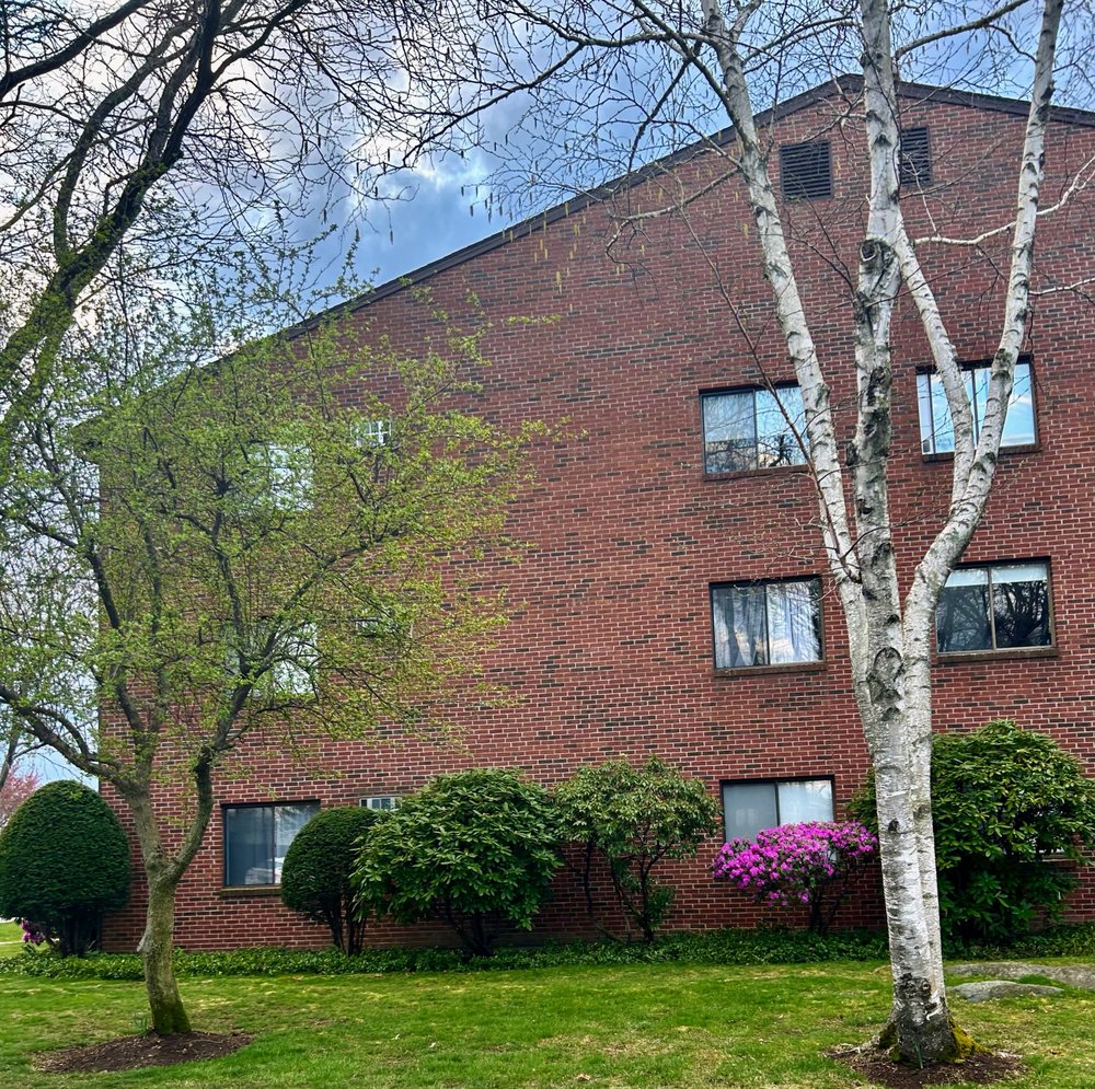 HILLSIDE GARDENS Updated September 2024 17 Photos 5 Hill St, Stoneham, Massachusetts