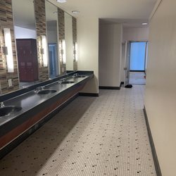 LA Fitness - Locker Rooms