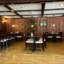Thai Unique - Spacious seating (just before the dinner rush)