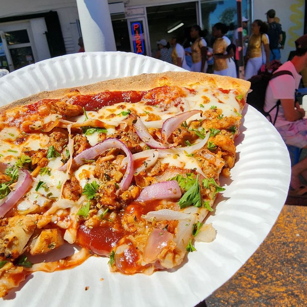 BBQ chicken pizza BBQ chicken pizza