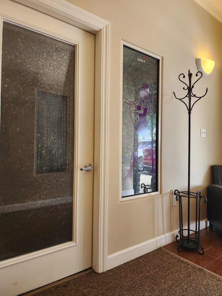 Shear Attitude Salon Logo