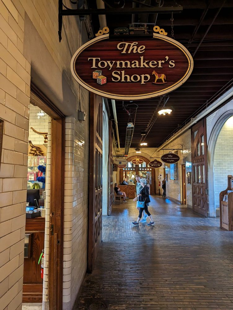 THE TOYMAKER’S SHOP Updated October 2024 15 Photos 1 Approach Rd