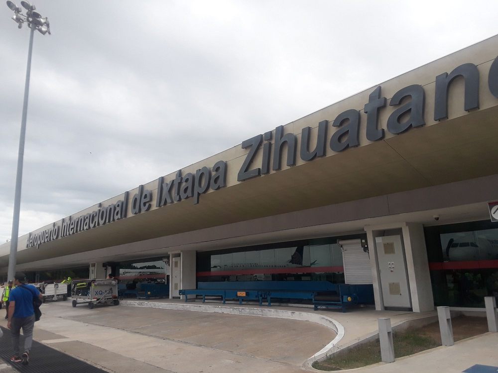 AERUPUERTO INTERNACIONAL DE IXTAPAZIHUATANEJO Carretera Zihuatanejo