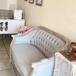 Glendora  Thai  Massage - Sweet chair for waiting area