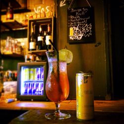 Woody, l'Oiseau de Nuit - New cocktail en partenariat avec Red Bull, le "Bouge ton Bull" (rhum, sirop de fraise, jus de citron vert, Red Bull Tropical)