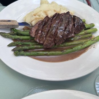 Sweetwater Restaurant - Steak with mashed potatoes and asparagus - New American Near Me - Brooklyn, New York Sweetwater Restaurant - Steak with mashed potatoes and asparagus - New American Near Me - Brooklyn, New York