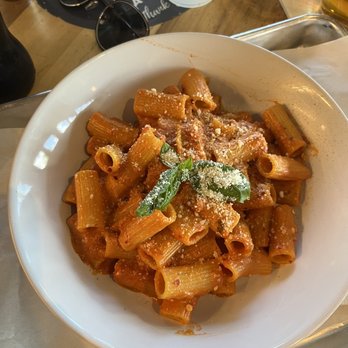 Borti - Rigatoni a la vodka - Italian Near Me - Miami, Florida Borti - Rigatoni a la vodka - Italian Near Me - Miami, Florida