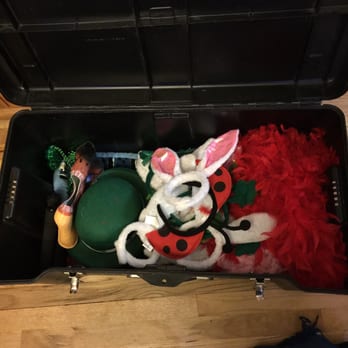 Get The Picture Photo Booth - Trunk of props - Photo Booth Rentals Near Me Get The Picture Photo Booth - Trunk of props - Photo Booth Rentals Near Me