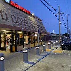 Island Cove Market - Outside area