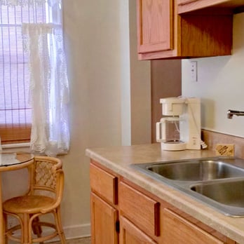 George Street Suites - Kitchen of Suite 1110 - Guest Houses Near Me - Alton, Illinois George Street Suites - Kitchen of Suite 1110 - Guest Houses Near Me - Alton, Illinois