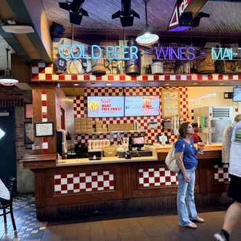 Portillo's & Barnelli's Chicago - Beer area - Hot Dogs Near Me - Chicago, Illinois Portillo's & Barnelli's Chicago - Beer area - Hot Dogs Near Me - Chicago, Illinois