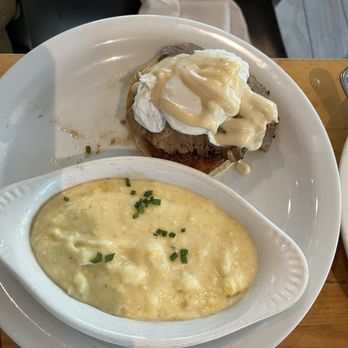 Blue Collar - Ragout Eggs Benedict w/grits - Comfort Food Near Me - Miami, Florida Blue Collar - Ragout Eggs Benedict w/grits - Comfort Food Near Me - Miami, Florida
