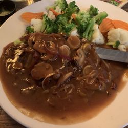 The Butcher's Block Eats and Drinks - This place has great food. My medium rare hamburger steak with steamed veggies. The brown gravy was fantastic. I do recommend this place.