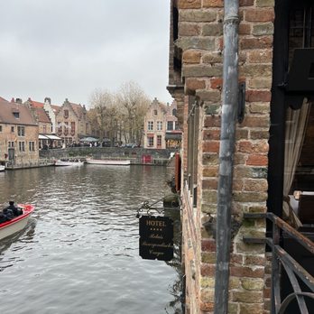 Relais Bourgondisch Cruyce - On the canal - Hotels Near Me - Bruges, VWV