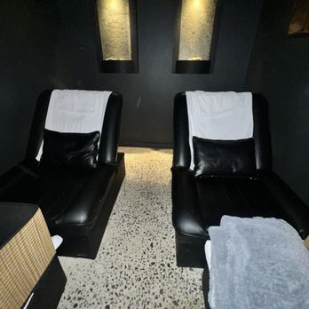 Utopia Foot & Shoulder Massage Grant Park - Massage room. - Massage Near Me - Atlanta, Georgia