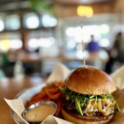 38 Degrees Ale House & Grill - 38 Burger