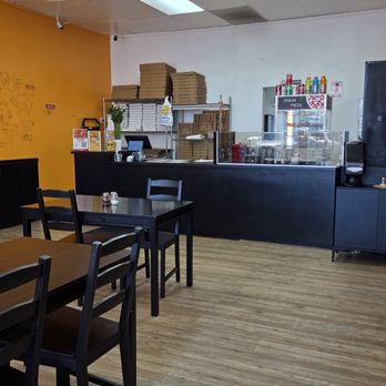 Lucky’s Pizza - Seating 07-24-2025 - Pizza Near Me - Gardena, California Lucky’s Pizza - Seating 07-24-2025 - Pizza Near Me - Gardena, California