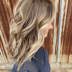Looks Hair Salon - Balayage