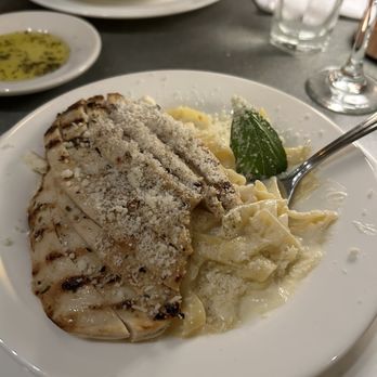 Pasta Lovers Trattoria - Fettuccine Alfredo (Half) - Italian Near Me - New York, New York
