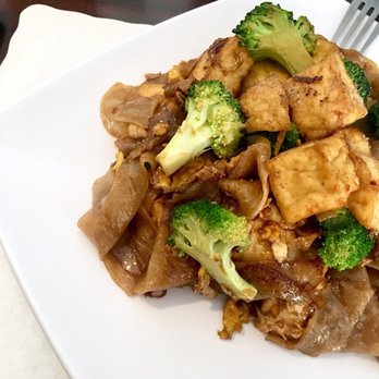 Bangkok Corner - Pad See Ew (tofu) - Thai Near Me - Costa Mesa, California