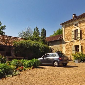 Le Puyfavard - Front of house with old bakery to the left. - Bed & Breakfast Near Me - Villars, 24