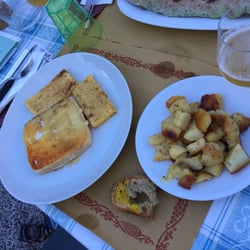 Al Faro - Formaggio alla piastra con polenta e contorno di patate al forno