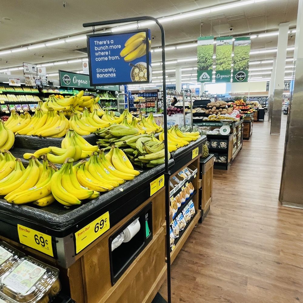 Albertsons - bananas on display in a grocery store - Grocery Near Me - Montebello, California