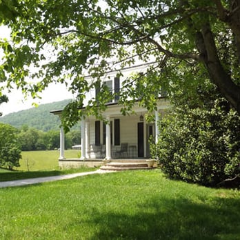 The Hood House - The Hood House in Hood, VA. Wonderful B&B (although it's a "make your own damn breakfast " :) - Bed & Breakfast Near Me - Hood, Virginia